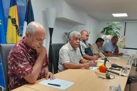 Louis Mapou annonce le report de l’examen de la taxe sur le carburant en juin