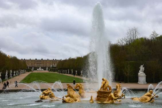 Au château de Versailles, de l’or, de la terre et des tractopelles pour accueillir les JO d’équitation