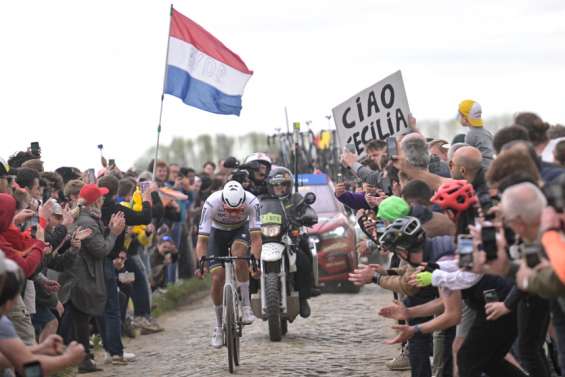 Seul au monde, Van der Poel entre dans la légende de Paris-Roubaix