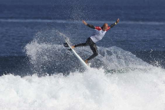 Kelly Slater, le roi éternel du surf, prend sa retraite sportive