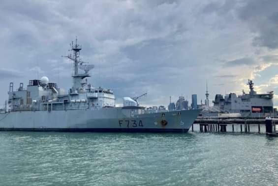 Le Vendémiaire participe à des exercices militaires aux Philippines avec les États-Unis