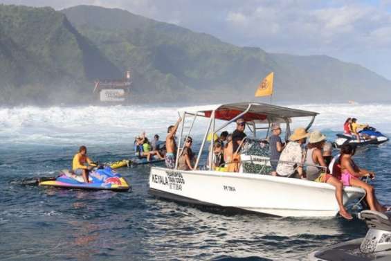 120 000 francs l’entrée à Teahupo’o : des faux tickets déjà en vente pour les JO à Tahiti