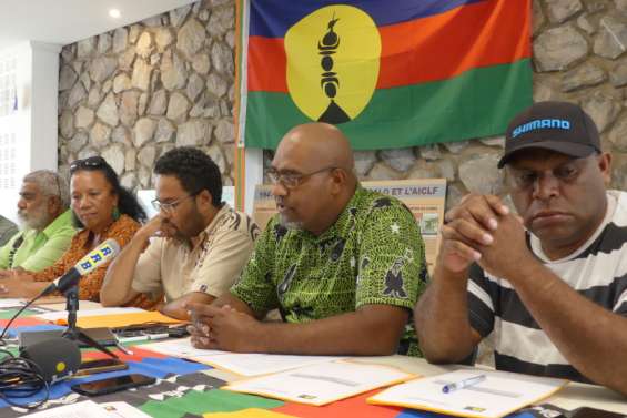 Le FLNKS dénonce les exactions et accepte la reprise du dialogue avec l’État