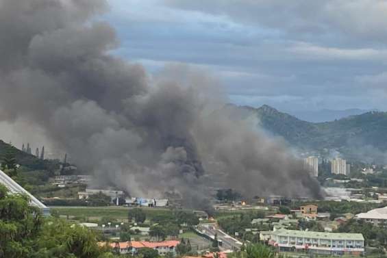 Macron annonce l'état d'urgence après trois morts dans les émeutes
