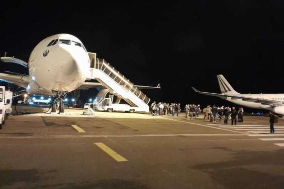 [Direct] De nouveaux renforts militaires sont arrivés à La Tontouta