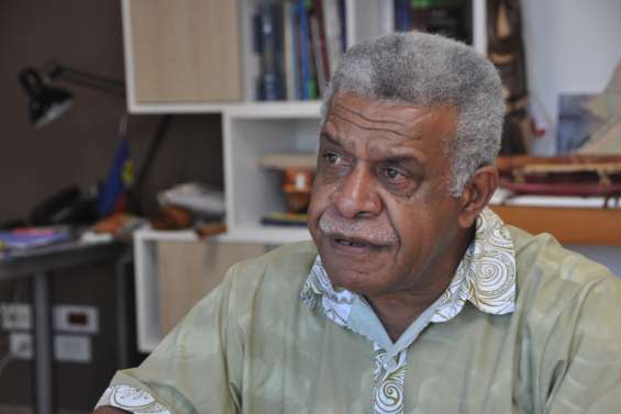 Louis Mapou appelle à écrire 