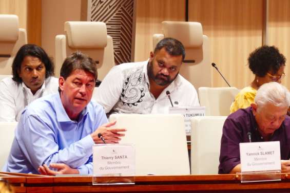 Crise en Nouvelle-Calédonie : le Congrès adopte les mesures de 