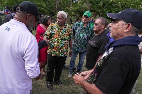 Le FLNKS reporte son congrès troublé après un différend avec la CCAT