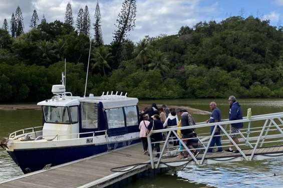 Au Mont-Dore, les électeurs et électrices convaincus s’arment de patience