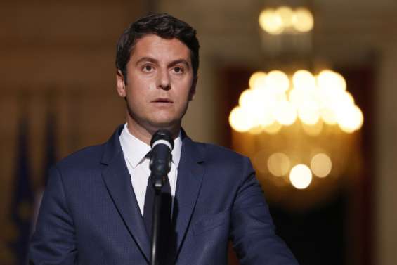 Emmanuel Macron demande à son gouvernement, dont son Premier ministre Gabriel Attal, de rester provisoirement
