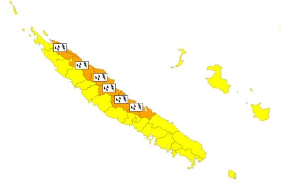Neuf communes de la côte Est en vigilance orange orages et fortes pluies