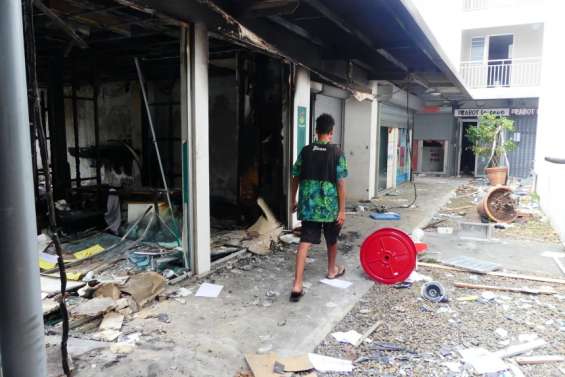 Face à la crise, les parlementaires calédoniens demandent à Macron de transformer les prêts Covid en subventions