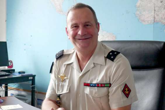 Général Claude Peloux, commandant du SMA : 
