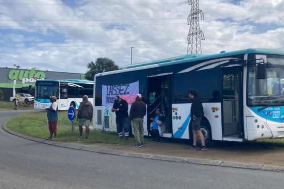 Les salariés et entrepreneurs du GIE Karuïa se mobilisent pour demander la reprise des transports