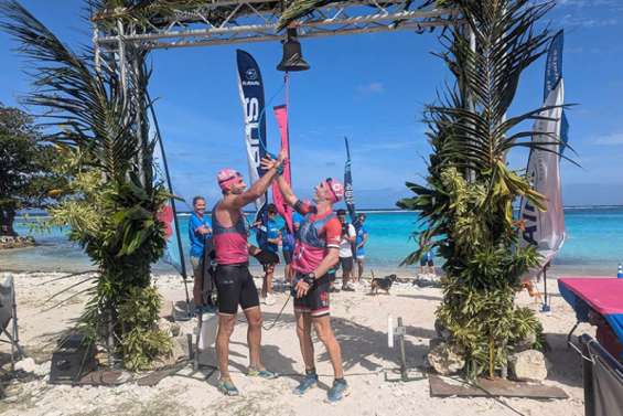 Tauati Swimrun : les Calédoniens Julien Delrieu et Alexandre Bressy sonnent la cloche de la victoire à Moorea