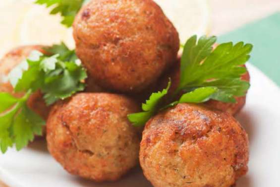 Mini quiches aux fruits de mer, croquettes de poisson au manioc et gâteau aux fraises… Les recettes du week-end