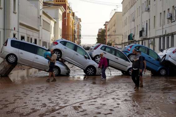 [VIDEO] Espagne : près de 100 morts et de nombreux disparus dans des inondations 