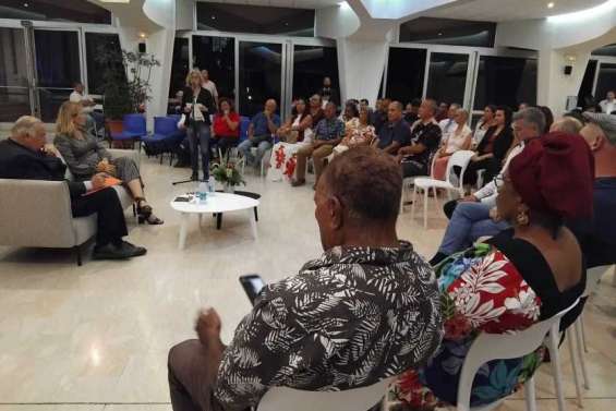 [Direct] Yaël Braun-Pivet et Gérard Larcher à l'écoute des Calédoniens