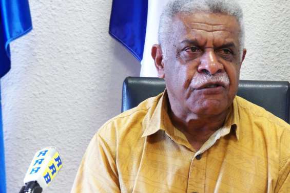 Chute du gouvernement : Louis Mapou dénonce 