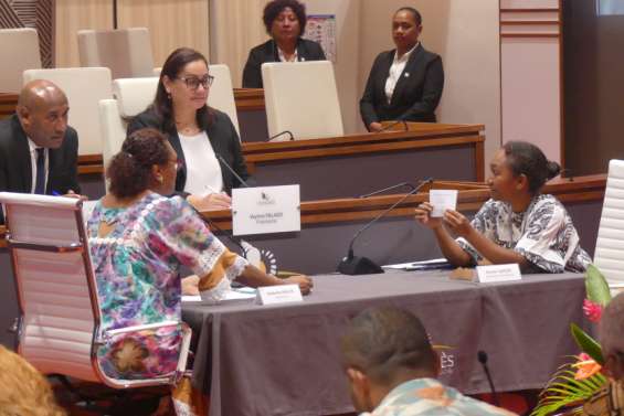 Élection du 18e gouvernement : après une journée à rebondissements, Alcide Ponga en passe d’être élu président