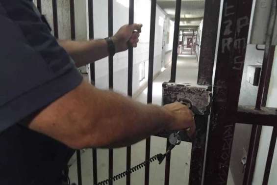 Femme poignardée à Yaté : l’auteur présumé placé en détention provisoire