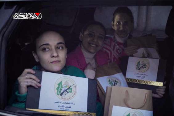 Trois ex-otages du Hamas sont arrivées en Israël au premier jour de trêve à Gaza