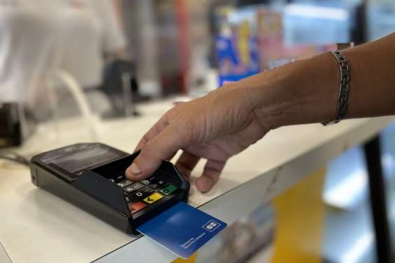 4 989,9 milliards de francs de transactions par cartes, chèques et virements, le chèque en net recul