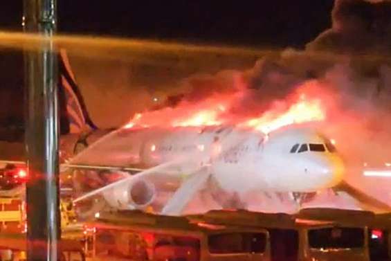 [VIDÉO] Corée du Sud : un avion prend feu sur la piste, 176 passagers évacués