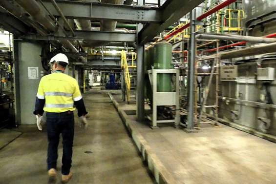 Dans l’usine KNS à l’arrêt et désertée, 