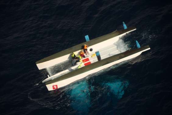 Groupama Race : les marins du Rushour secourus dans la nuit après le retournement de leur voilier
