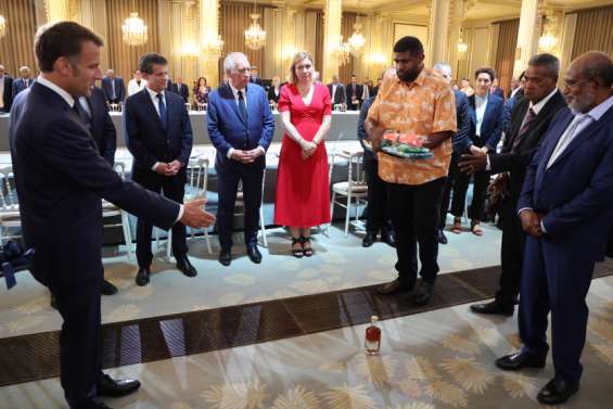 À Paris, Emmanuel Macron a ouvert le sommet sur l’avenir institutionnel de la Nouvelle-Calédonie 