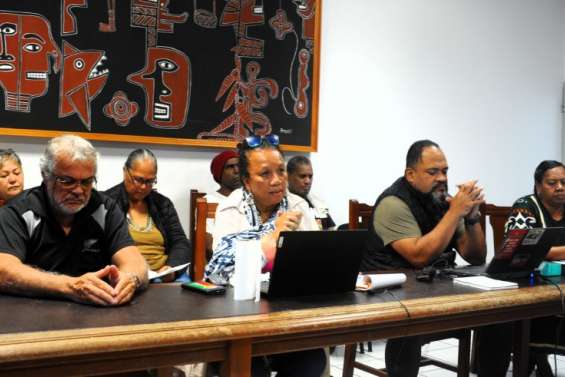 Absence au sommet de Paris, urgence sociale, gel de l'avancement des fonctionnaires... : l'USTKE fait le point