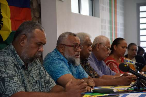 Pour le FLNKS, le projet de Bougival n’est pas 