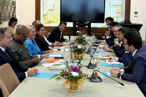 Déplacement de Manuel Valls : sept heures de bilatérales avant le comité de rédaction