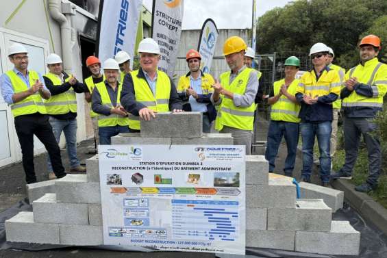 Le bâtiment administratif de la station d'épuration de Koutio se reconstruit, un an après les émeutes