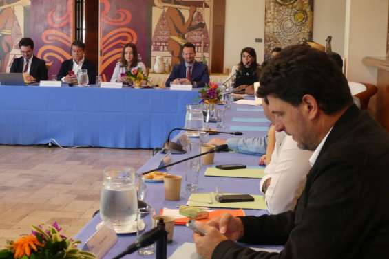 Déplacement de Manuel Valls : les délégations réunies pour la deuxième session du comité de rédaction