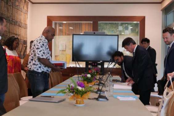 Une délégation du FLNKS s’est entretenue avec Manuel Valls