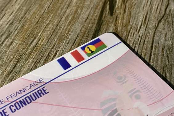 Les drapeaux français et du FLNKS disparaissent du permis de conduire