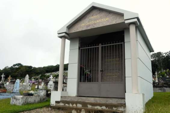 Violation présumée de la tombe de Jacques Lafleur : l’affaire classée sans suite