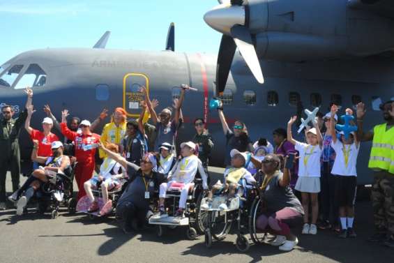 Une centaine d'enfants dans les airs pour changer leur regard sur le handicap