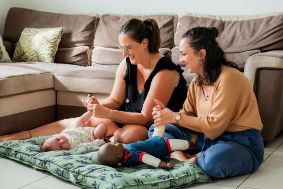 [MAGAZINE] Masser son bébé : un moment de lien et de douceur