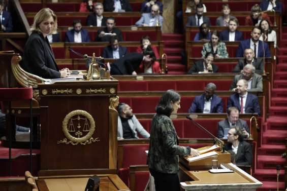 Report des provinciales : Yaël Braun-Pivet dénonce une 