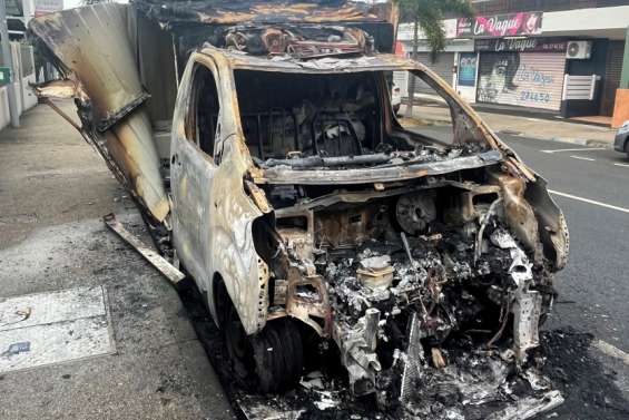 Un homme de 22 ans interpellé pour l’incendie de trois véhicules à Faubourg-Blanchot