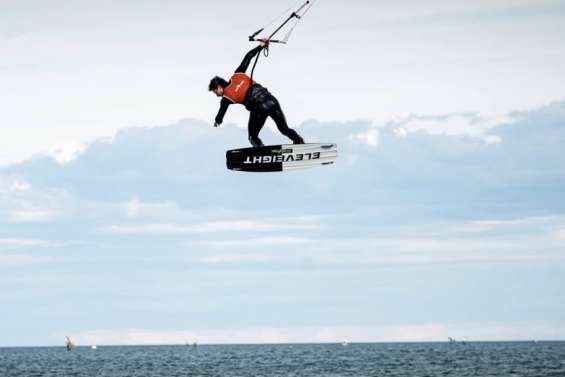 Le Calédonien Arthur Guillebert sacré champion de France en kitesurf freestyle