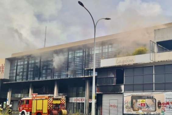 Deux mineurs interpellés pour l’incendie du Plexus, à Ducos