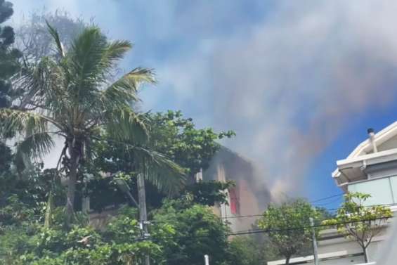 [MISE A JOUR] L'incendie d'une maison au Mont-Vénus maîtrisé