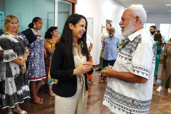 Face à Paul Néaoutyine, la ministre Naïma Moutchou 