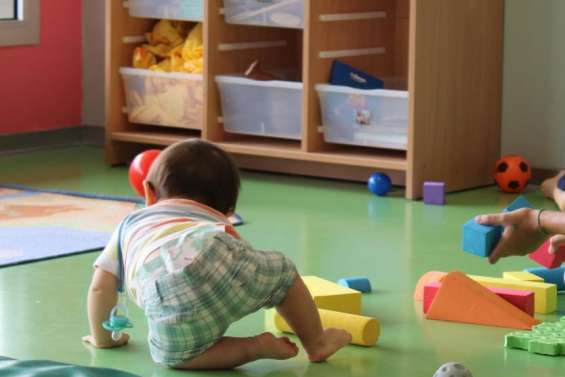 Vers une réglementation commune pour tous les établissements accueillant des mineurs ?