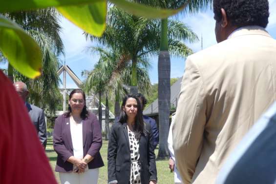 Que retenir du déplacement de Naïma Moutchou en Nouvelle-Calédonie ?