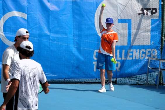 Juges de lignes, ramasseurs… Dans l’ombre des joueurs, les 